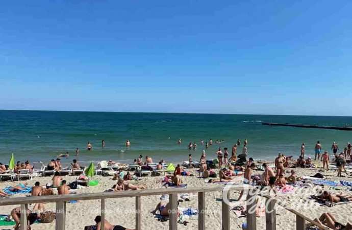 Одесские пляжи в предпоследний июльский день: холодная вода и чистые туалеты (фоторепортаж)
