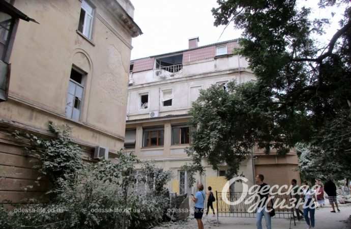 Ракетный удар по Одессе: как выглядит сейчас сквер без названия в центре города – фоторепортаж