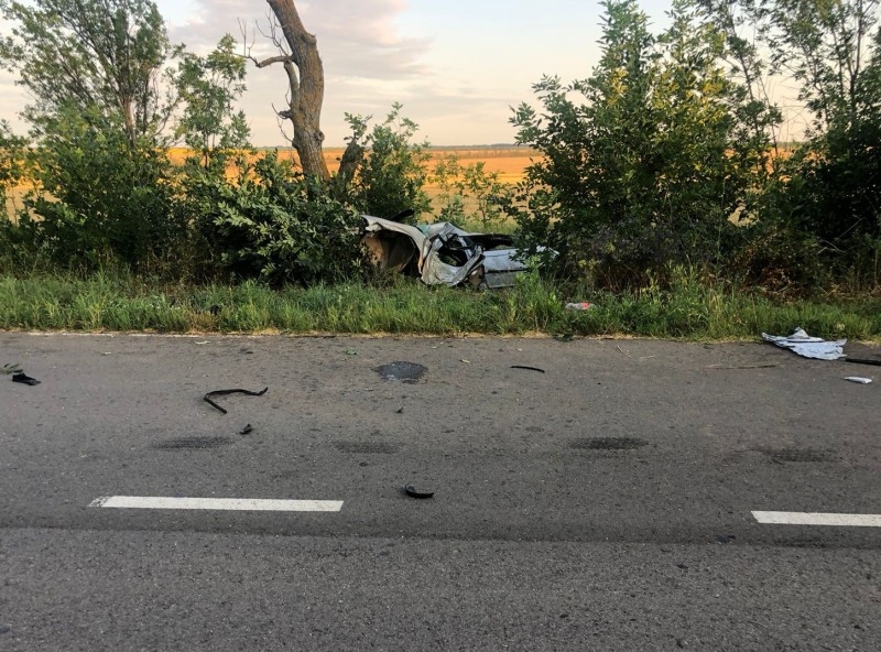 В Болградском районе произошла смертельная аврия: водитель погиб, пассажиры в тяжелом состоянии