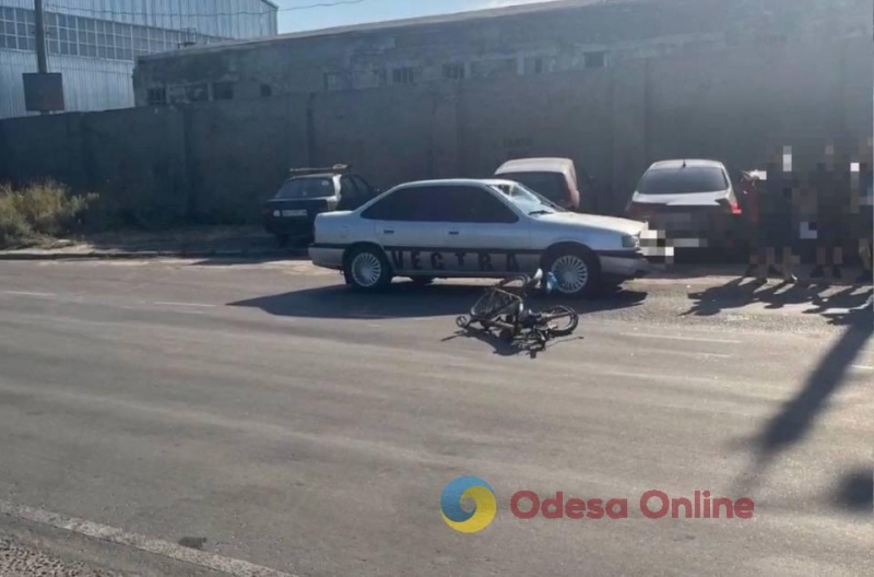 В Одессе Opel сбил велосипедиста
