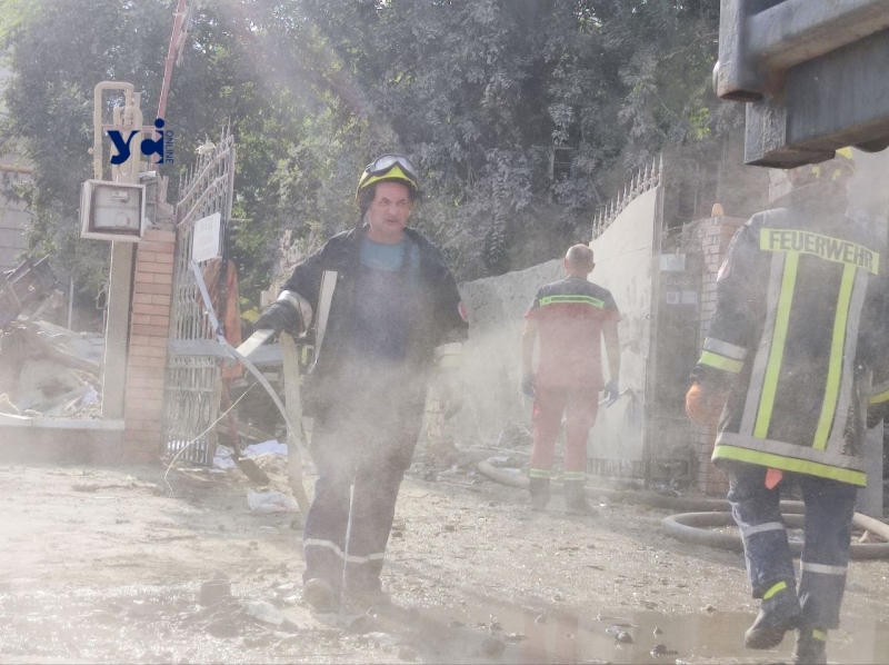 Зруйнований будинок у середмісті Одеси: рятувальники розбирають завали (фото)