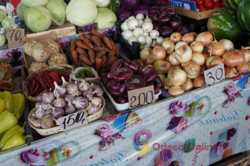 Перец, яблоки и сало: субботние цены на одесском «Привозе»