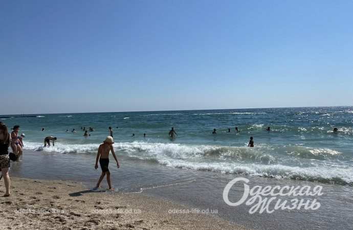 Все на море: одесситы массово заполонили пляжи в жаркий день августа (фоторепортаж)