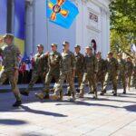 День города: на Думской площади подняли флаг и погасили марку, которая посвящена Одессе