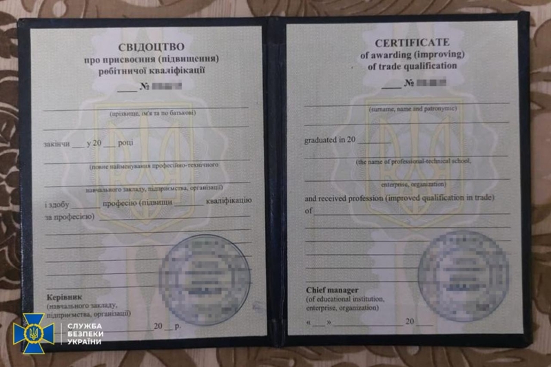 Посадовці на Одещині видавали ухилянтам морські документи для виїзду за кордон (фото)