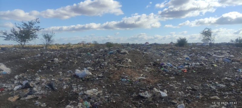 На Одещині виявили ще одне величезне незаконне сміттєзвалище (фото)