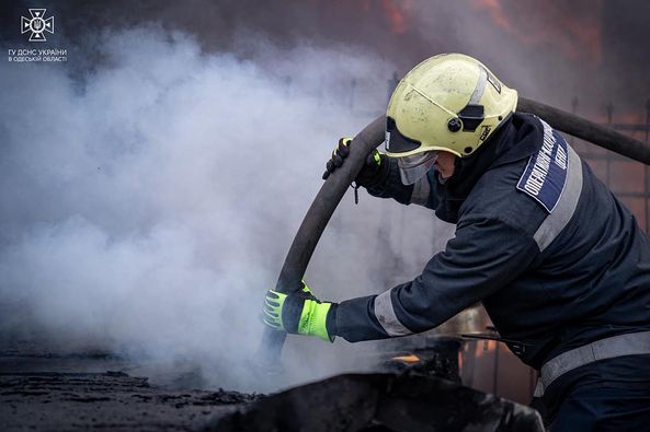 В Одесі на пожежі загинув невідомий чоловік (фото)