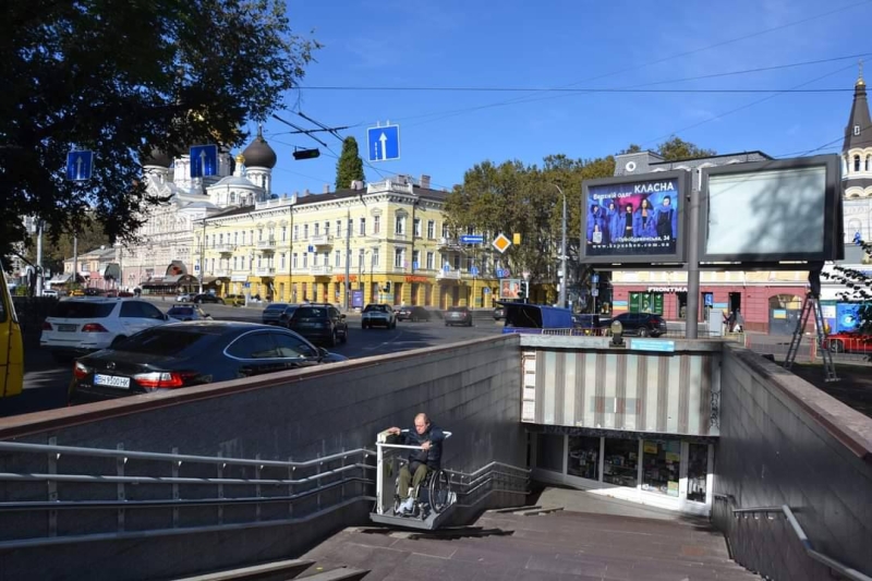 В Одессе восстановили систему электроподъемников для людей с инвалидностью