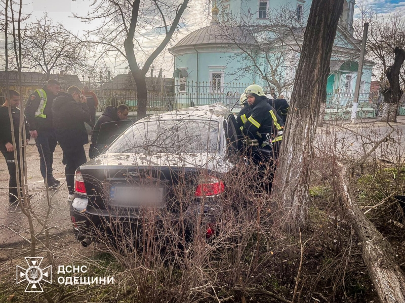 У місті Ізмаїл рятувальники деблокували жінку з понівеченої автівки