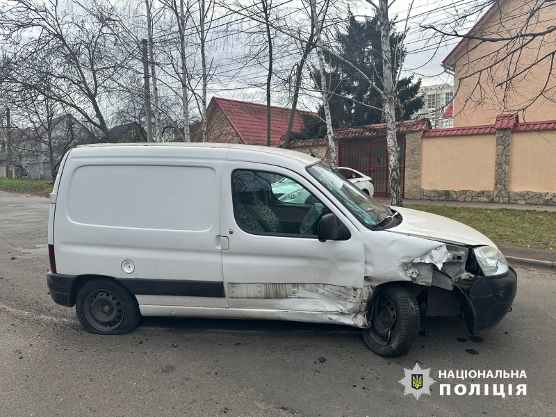 В Одесі 17-річний хлопець вдарив ножем знайомого, пограбував його і скоїв ДТП на викраденому авто (фото)